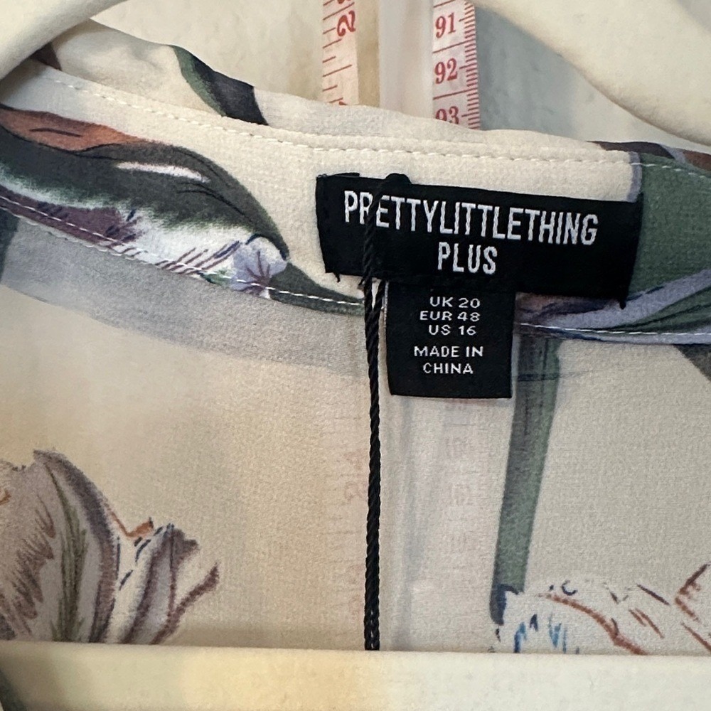 PrettyLittleThing Plus Cream Purple Floral Tulip Button Down Blouse US 16 NWT - Picture 4 of 8